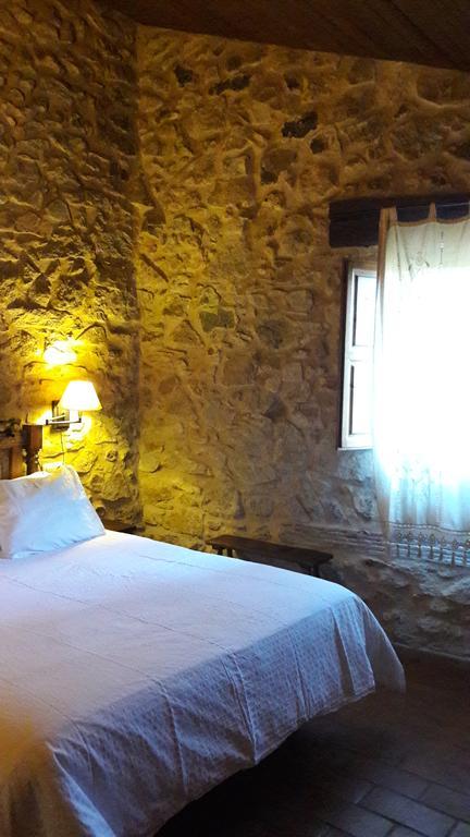 Hostal Mas Roquet Maçanet de Cabrenys Exterior foto